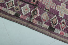 Handmade moroccan wool rug 5.9 x 10.5 feet - Vintage berber tribal design
