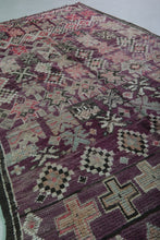 Handmade moroccan wool rug 5.9 x 10.5 feet - Vintage berber tribal design