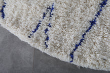 Custom Round Minimalist Rug – Handwoven Ivory & Blue Moroccan Carpet