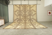 Tuareg rug - Bold linear cross pattern in beige & brown - 11.7 ft X 16.8 ft