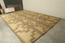 Tuareg rug - Bold linear cross pattern in beige & brown - 11.7 ft X 16.8 ft