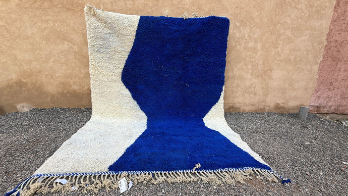 Moroccan wool rug - Bold blue hourglass design - Custom size