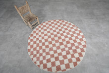 Pink checkered rug – Handmade round rug for chic interiors