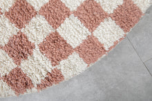 Pink checkered rug – Handmade round rug for chic interiors