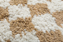 Moroccan round checkered rug - Handmade beige & white wool carpet