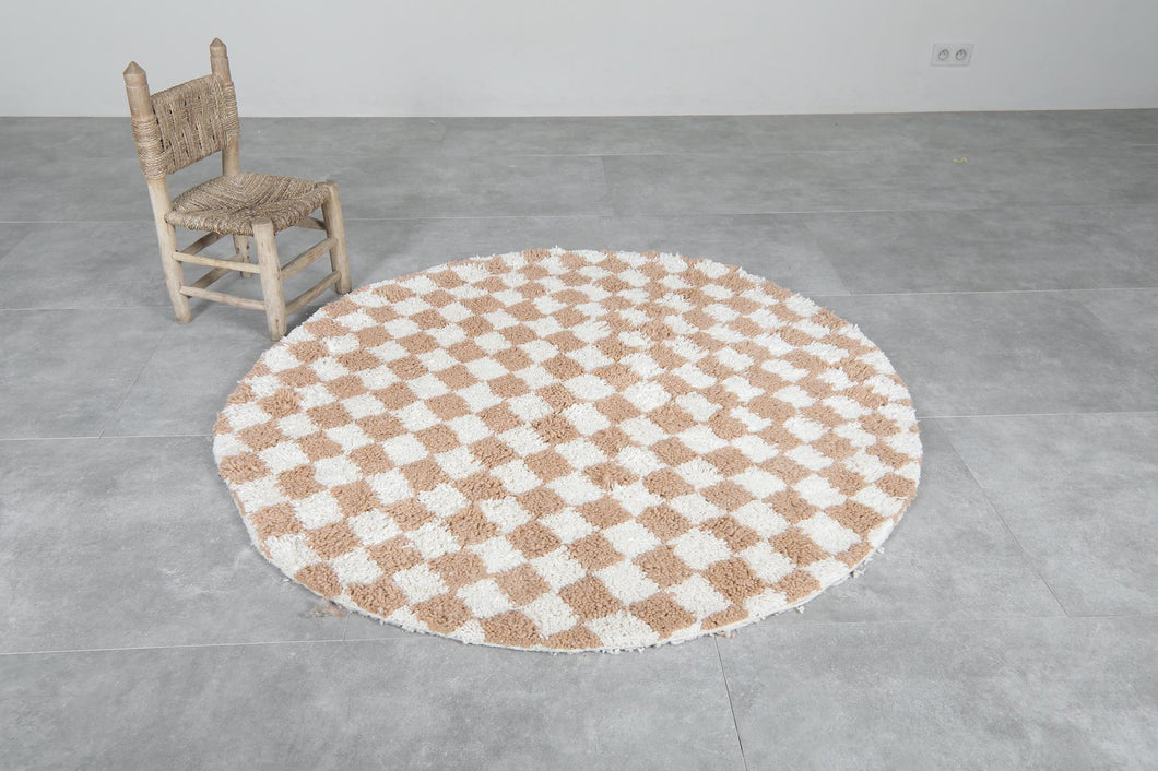 Round Moroccan rug - Handmade beige checkered wool carpet