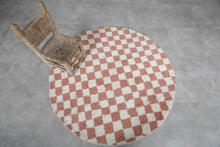 Pink checkered rug – Handmade round rug for chic interiors