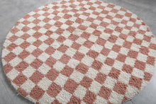 Pink checkered rug – Handmade round rug for chic interiors