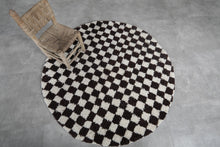Handmade Moroccan round rug - Checkered pattern