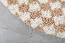 Round Moroccan rug - Handmade beige checkered wool carpet