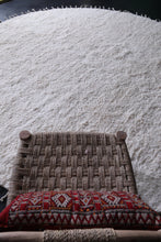 Elegant Moroccan round rug - Handmade white rug with tassels