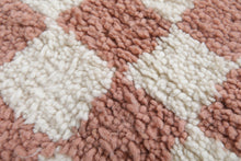 Pink checkered rug – Handmade round rug for chic interiors
