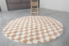 Round Moroccan rug - Handmade beige checkered wool carpet