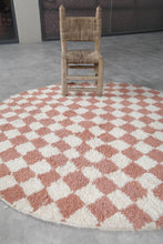 Pink checkered rug – Handmade round rug for chic interiors