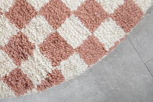 Pink checkered rug – Handmade round rug for chic interiors