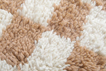 Round Moroccan rug - Handmade beige checkered wool carpet