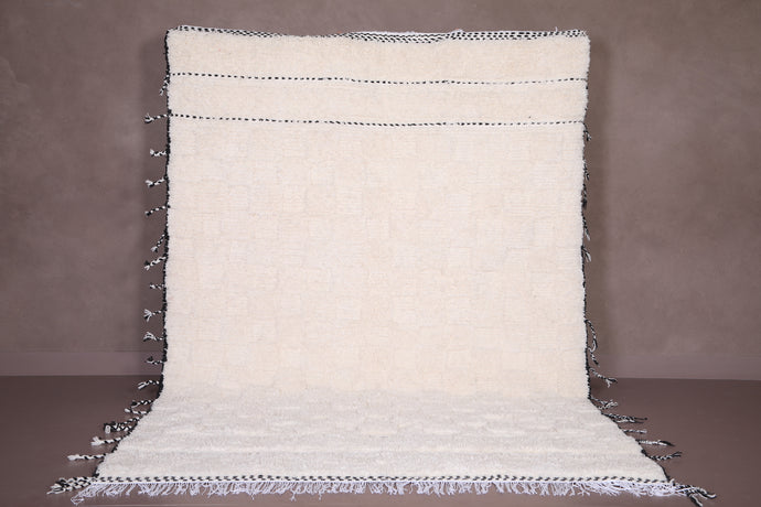 Minimalist Berber Wool Rug - Handwoven Elegance